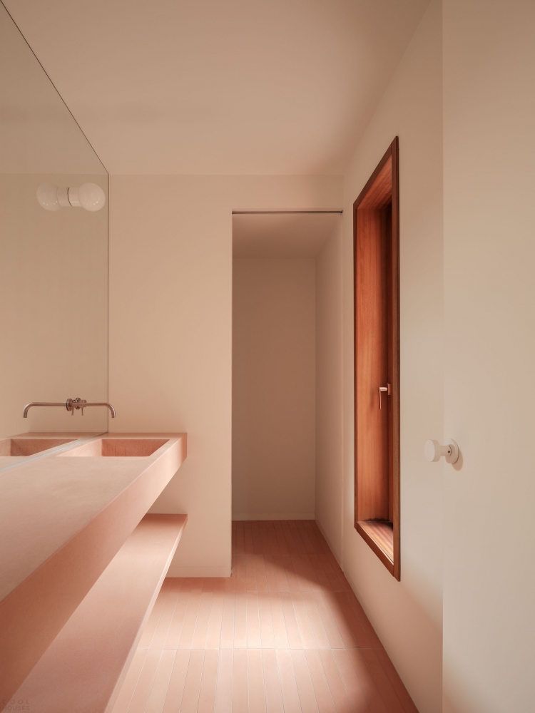 «Дом влюбленных» - текстурированное и красочное убежище Майорки