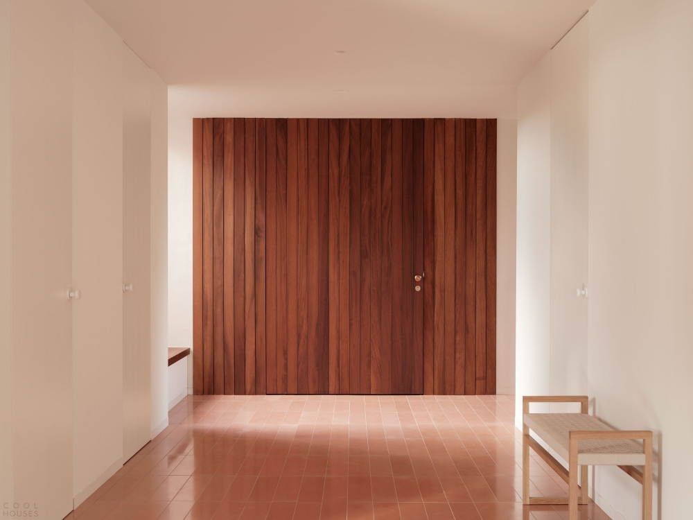 «Дом влюбленных» - текстурированное и красочное убежище Майорки