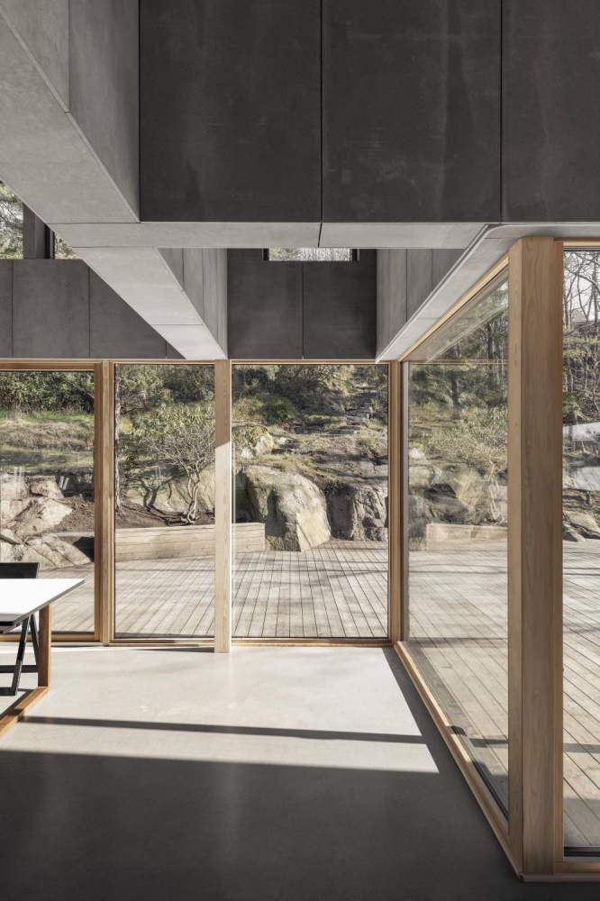 Минималистичная вилла с индустриальной эстетикой Минималистичная вилла с индустриальной эстетикой