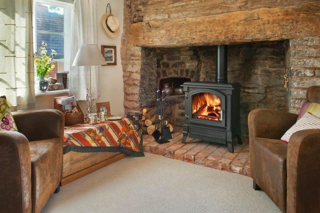 Камины для дома: виды, тренды, советы по выбору