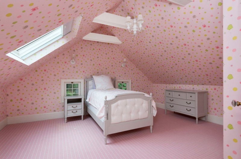 Оформляем серо-розовую спальню