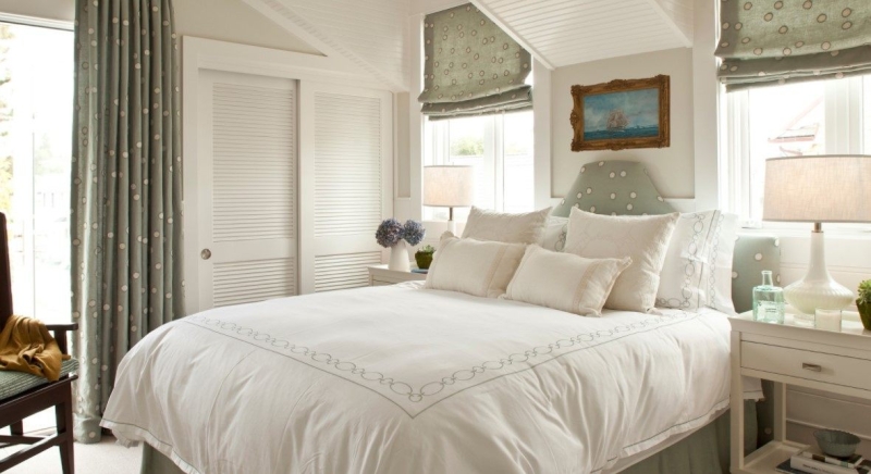 Прикроватные тумбы для спальни: выбор размера, цвета и стиля