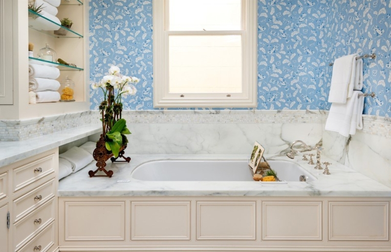 Уникальные идеи обоев для ванной комнаты 2024 года
