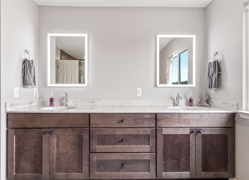 Серая ванная: цветовые сочетания, дизайн и современный интерьер на фото