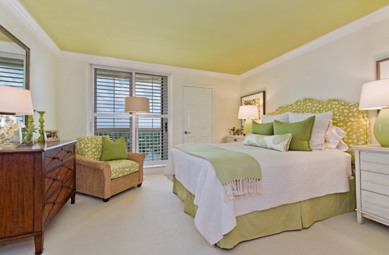 Зеленый цвет в интерьере спальни – свежий акцент для гармонии и баланса