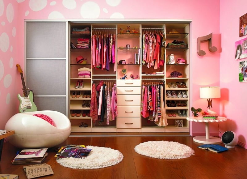 Как организовать гардероб ребенка?