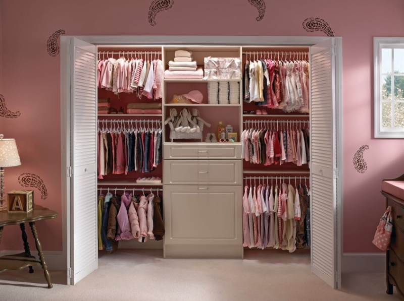 Как организовать гардероб ребенка?