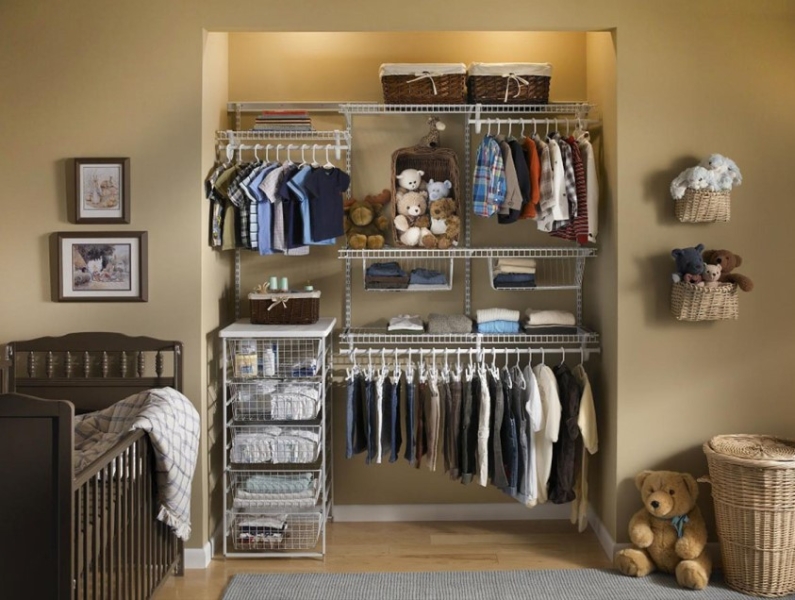 Как организовать гардероб ребенка?