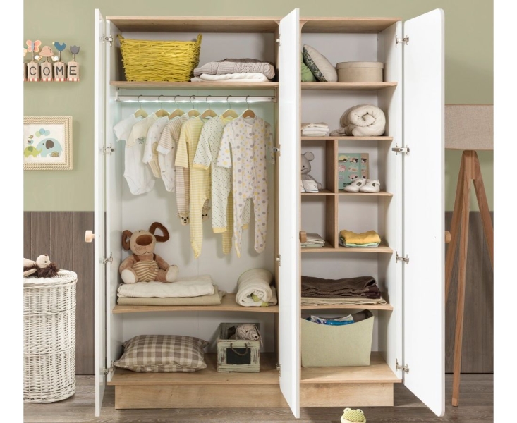 Как организовать гардероб ребенка?