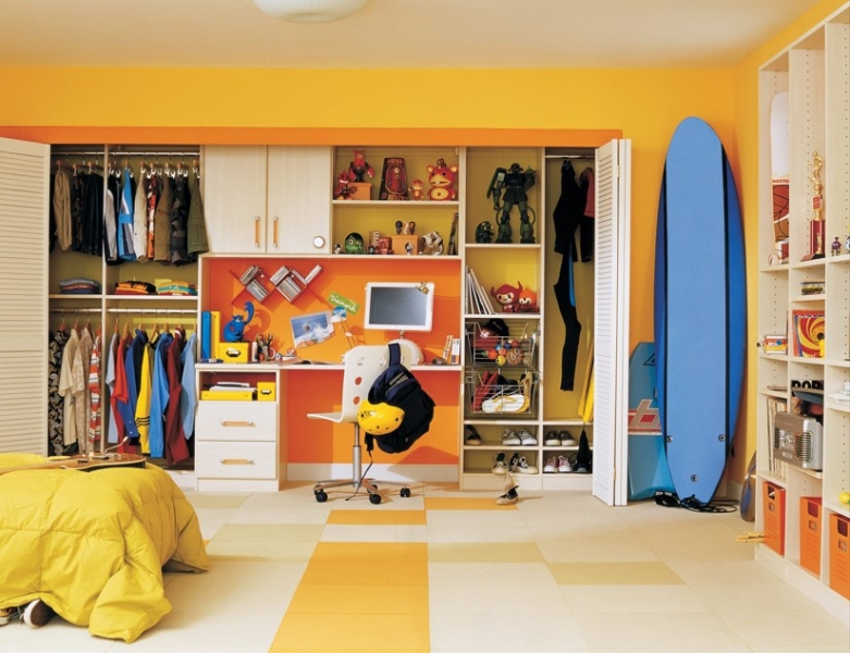 Как организовать гардероб ребенка?