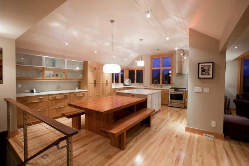 Кухонная скамья в интерьере: материалы, виды и стили