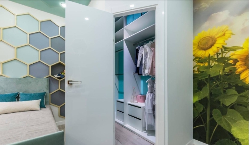 Как организовать гардероб ребенка?