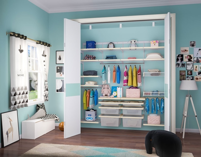 Как организовать гардероб ребенка?