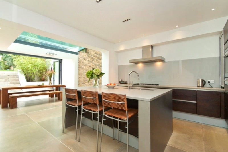 Кухонная скамья в интерьере: материалы, виды и стили