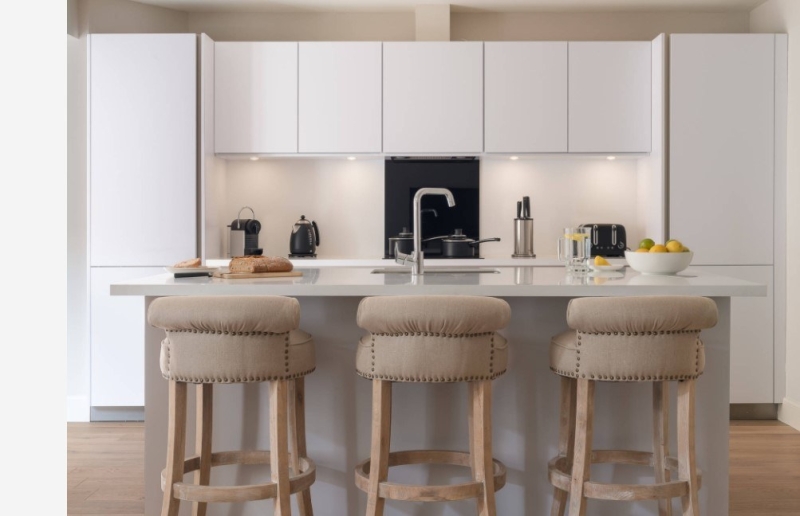 Стильные идеи кухонного острова для большой и маленькой кухни