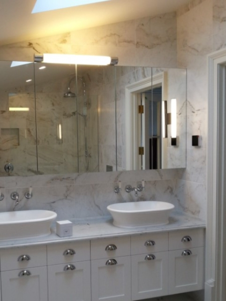 Зеркальный шкаф в ванную: выбор подходящей модели