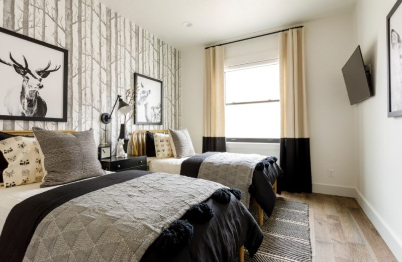 Какие выбрать обои для небольших помещений: узоры, цвета и приемы