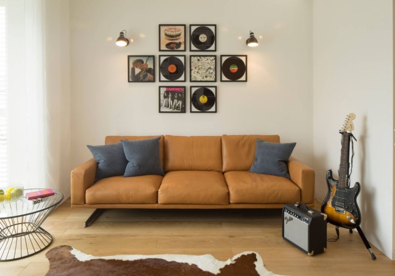 Кожаный диван в интерьере: правила выбора