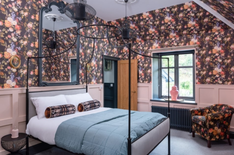 Какие выбрать обои для небольших помещений: узоры, цвета и приемы