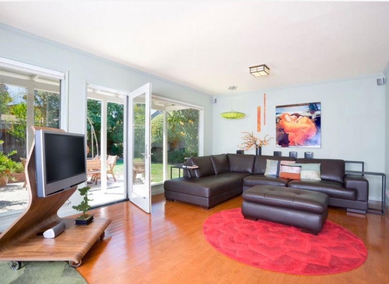 Кожаный диван в интерьере: правила выбора