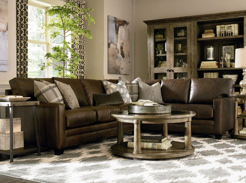 Кожаный диван в интерьере: правила выбора